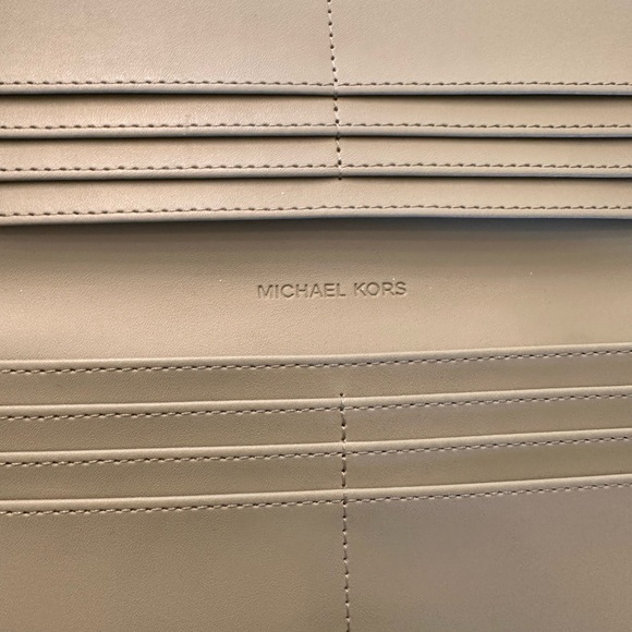 Michael Kors Sage Green Wallet with Gold Logo - Picture 4 of 6